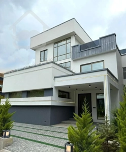 ویلا۴۲۰ متر طراحی خاص+استخر+آسانسور+شهرک برند