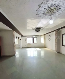 اجاره واحد 130متری در بر اصلی حزین