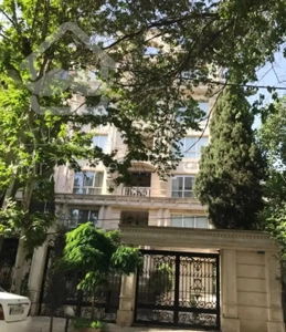 ۸۱متر دو خوابه /سالن پرده خور/بدون اوقاف/اردیبهشت
