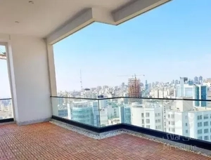 ۲۲۰ متر سوپرسازه/ همنشینی نور ونقشه و متریال