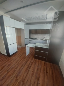 ۹۶ متری دریاچه سند تک برگ