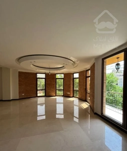 آپارتمان ۴خواب/ ۳۰۰متر/ ویو سردرختی / نیاوران