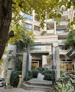 نیاوران ۲۰۰متر برج باغ ۲۰متر تراس اختصاصی