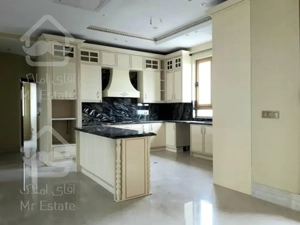 195 متر / پاسداران