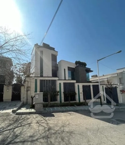 ویلا ایران زمین/ ۸۰۰ متر‌زمین / بنا تریپلکس