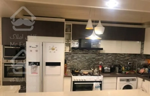 ۸۱متر/دوخواب/فول امکانات/خوش نقشه/سالن پرده خور