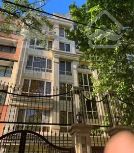 ۱۷۰ متر اندرزگو ، بی همتا