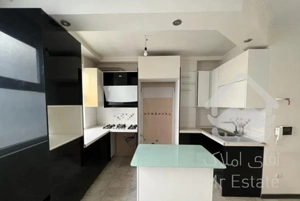 64 متر فول رو به افتاب و خوش چیدمان