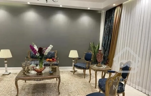 149متر در نیاوران ۷۰متر حیاط دربست (جمشیدیه)