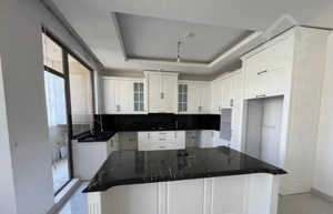 آپارتمان ۲۲۰ متری/ ۵ سال ساخت/اواسط هنرستان