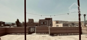 ۱۴۰ متر پارکینگ دار