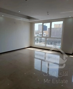 ۱۰۵ متری کلید نخورده جنوب فلکه اول صادقیه