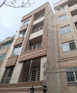 ۲۵۰ متر مستغلات + ۵۰ متر حیاط در اختیار