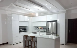 ۹۰ متر طبقه سوم / طالقانی / دو قدمی بر اصلی