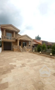 نیم پیلوت استخردار ۲۷۰ متری شهرک با اصالت