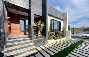 ویلا باغچه همکف 210 متری شهرک برند سند تک‌برگ