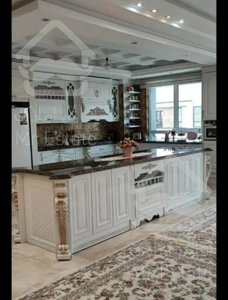 ۱۸۰ متر . دو پارکینگه. نوساز.