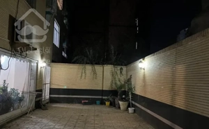 آپارتمان همکف ۱۴۰ متری حیاط دار میدان بسیج