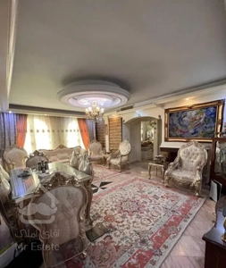 ۸۳متری قاب میدان زیر قیمت