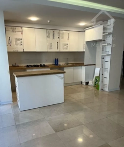 130متر .سه خواب .خ میرزای شیرازی