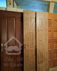تعدادی درب چوبی اتاقی ورودی و سرویس تمام چوب
