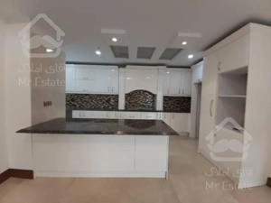 200 متر واقع در قلب پاسداران