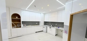 اپارتمان۲۵۰ متری ۴خواب باهنرها