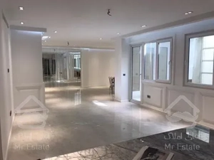 طبقه هفتم تراس بزرگ قابل چیدمان