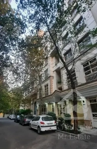 آپارتمان ۱۴۰ متری/مهماندوست/ویو مشجر