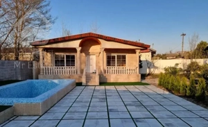 ۷۰۰ متر زمین/۱۲۰ متر بنا/استخردار/زیبا کنار