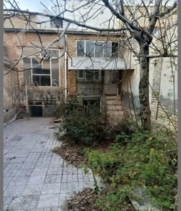 ویلایی کلنگی۲۵۰متر مناسب ساخت/نزدیک حرم/شیرازی