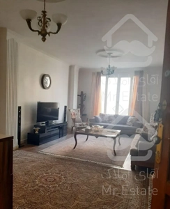 ۸۸متر / سالن پرده خور / نورگیر مستقیم