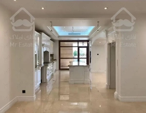 فروش آپارتمان غرق نور با پنجره های قدی برجهای پامچال دریاچه چیتگر