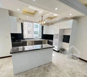 واحد ۱۱۵ متر نور گیر  و