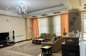 115 متر سه خواب روبه آفتاب سالن پرده خور