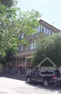 طبقه همکف  با راهرو مجزا برخیابان