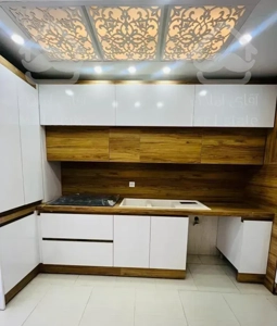 ۸۹ متری *شمال فاز ۴ *با پارکینگ مسقف و انباری *