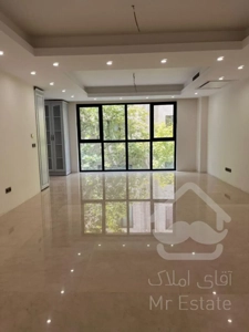 85متر/کلیدنخورده/۴باغ شرقی/سالن پرده خور رو به نما