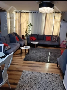 ۶۰ متر سالن پرده خور بیمه ۸ ساله