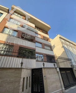 اپارتمان درخیابان صفای غربی واقع شده