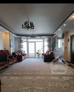 ۱۳۰ متر/جنوبی/هشت بهشت شرقی