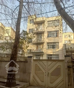 مستغلات ۵ طبقه بنا ۴۰۰ متر