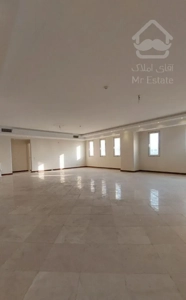 آپارتمان ۲۰۰ متری/ سه خوابه/ طبقات بالا