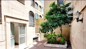 ۵۲ متر/حیاط دار/نزدیک مترو/نوسازی شده