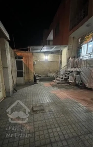فروش یک طبقه از ۲ طبقه/ حیاط دار راه جدا