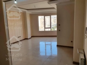 ۸۲ متر // زیر قیمت // مناسب برای سرمایه گذاری