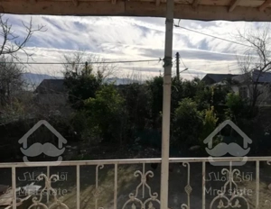 زمین ۳ بر به همراه خانه ویلایی قابل سکونت در استان گیلان