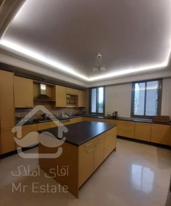 ۳۰۰ متر تاپ لوکیشن زعفرانیه