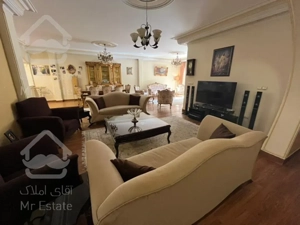 تنها واحد حیاط اختصاصی در منطقه