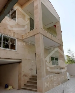 ویلایی تریبلکس نوساز درمحدوده مرکز شهر